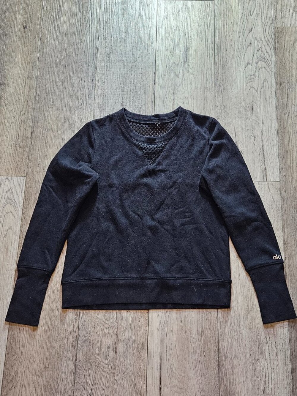 Alo Yoga Womens Black Long Sleeve Athletic Pullover Shirt Mesh Panel Size M